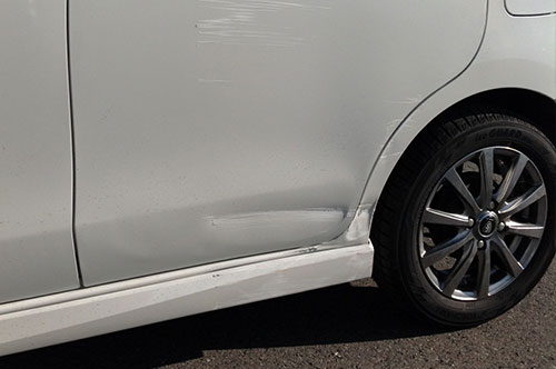 自動車板金塗装補修の作業事例（ビフォーアフター）